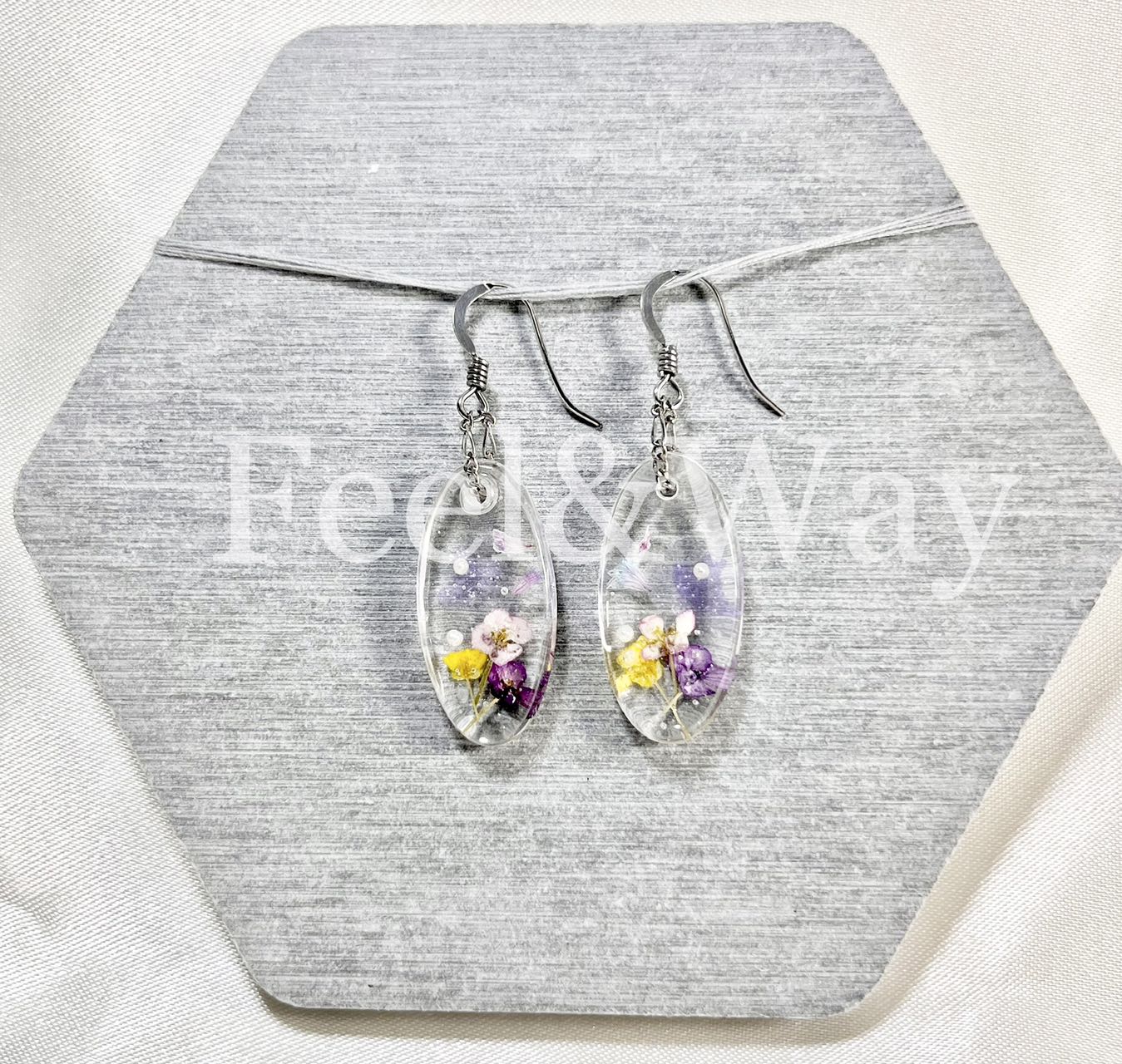乾燥花をレジンで固定して作った花束ピアス、シルバー S925 ピアス Feel&Way feel.and.way feel-way.com